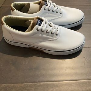 Brand new Men’s White Sperrys sneakers